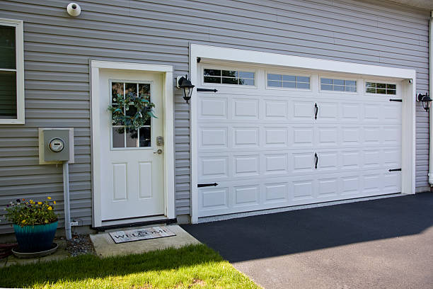 24/7 Emergency Garage Door Panel Replacement experts in Vassar, MI